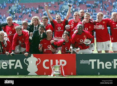 MANCHESTER UNITED CELEBRATE FA CUP WINNERS MILLENIUM STADIUM CARDIFF ...