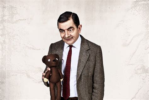 Download Mr Bean 4K med Teddy Bear Lad Wallpaper | Wallpapers.com