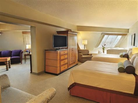 Pyramid Corner Two Queen Suite at Luxor Hotel & Casino | Las Vegas Suites