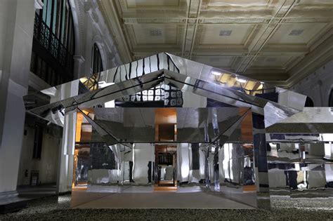 doug aitken occupies former bank in detroit with a mirror-clad house