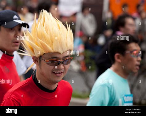 Funny marathon runners in costumes during the 2009 Tokyo Marathon Stock ...