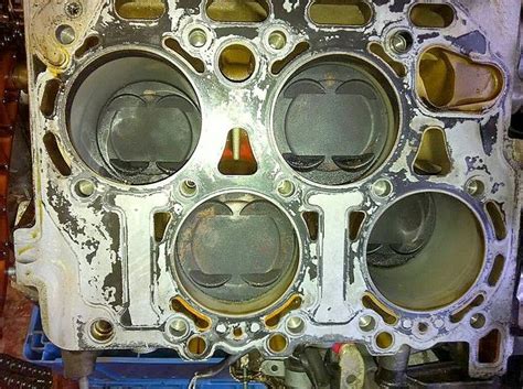 VW W8 Engine | Engine block (bank 1) showing pistons coolant and oil ...