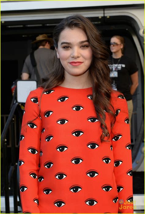 Hailee Steinfeld & Asa Butterfield: 'Ender's Game' Experience at Comic ...