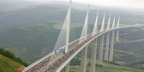 Viaduc de Millau, Aveyron French Architecture, Architecture Design ...