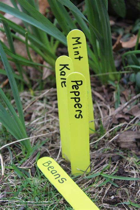 Easy Homemade Glow in the Dark Garden Markers | Sunny Day Family