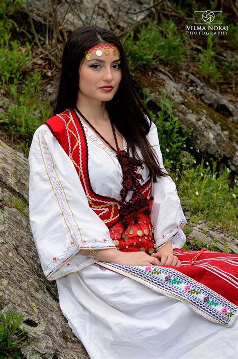 Traditional Albanian Costumes - Traditional Clothing of Albanians Photo ...