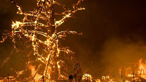 Australia's 1.2-million-acre megafire is out of control | Mashable