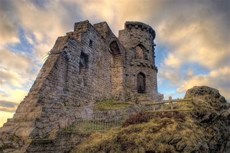 Mow Cop Castle, overlooking Mow Cop village Staffordshire. | British ...