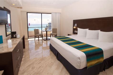 Rooms - Crown Paradise Club Cancun - Cancun | Transat