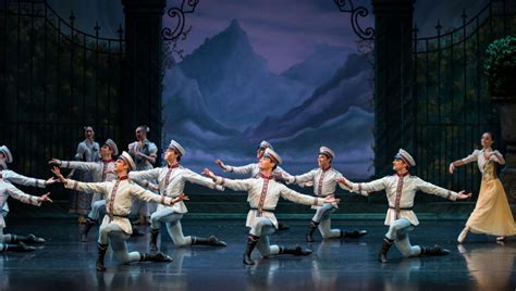 Swan Lake - The Choreography | The Australian Ballet