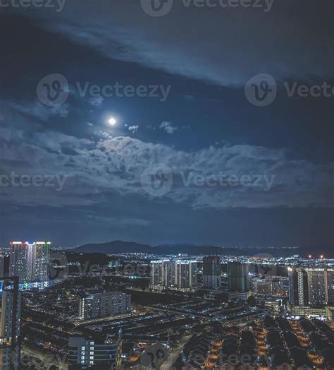 City Night View 12300700 Stock Photo at Vecteezy