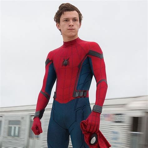 Tom Holland dice que Sony tenía una idea genial para sacar Spider-Man ...