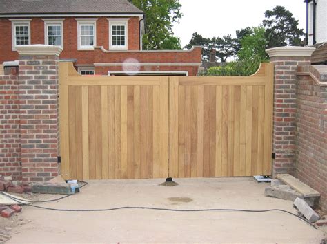 Outside House Decorations: Wooden Gate Designs Ideas