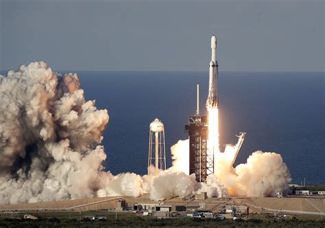 SpaceX launches mega rocket, lands all 3 boosters | Inquirer Technology