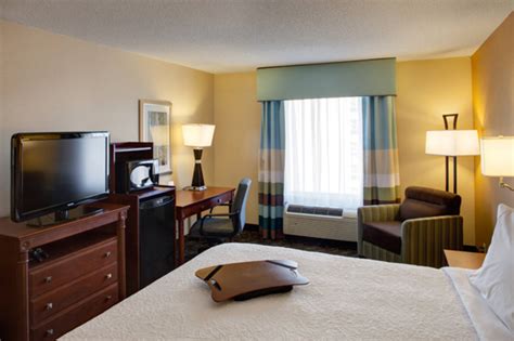 Hampton Inn and Suites - blogTO - Toronto