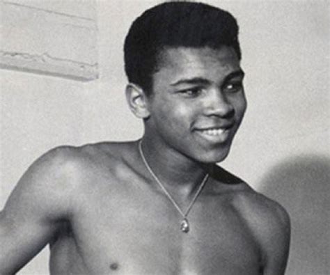 Muhammad Ali Biography - Childhood, Life Achievements & Timeline