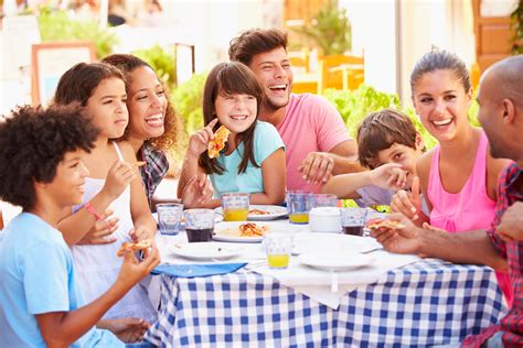 Los beneficios de comer en familia - NUMAR