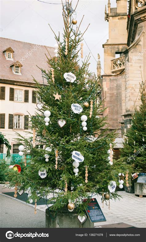 Christmas wishes in French language on the fir tree – Stock Editorial ...