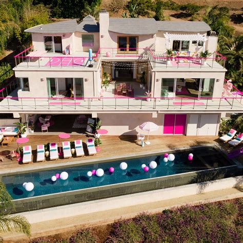 Barbie lists Malibu Dreamhouse on Airbnb | Barbie malibu dream house ...