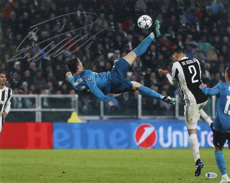 Cristiano Ronaldo Signed Real Madrid "Bicycle Kick" 16x20 Photo ...