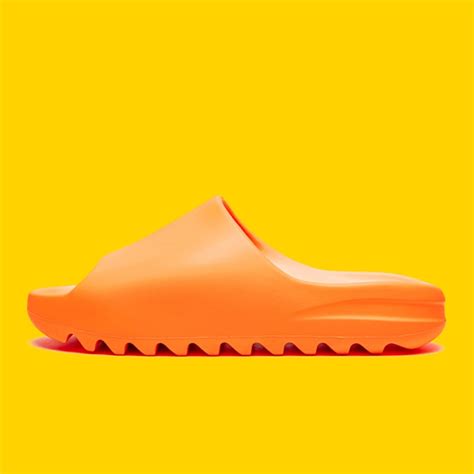 Yeezy Slide Enflame Orange - SneakersManiac