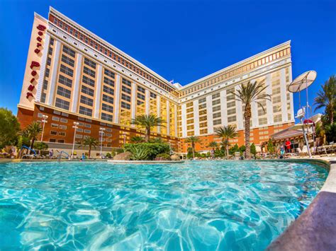 Best Family Pools in Las Vegas for Kids | Family Vacation Hub