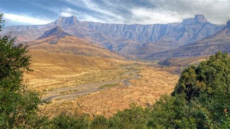 Hiking Drakensberg Amphitheatre - Travel Feed