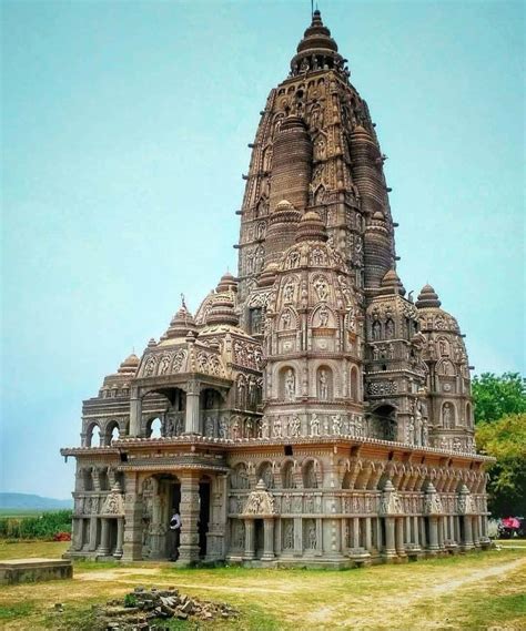 SHRIRANGA🧢 on Twitter | Indian temple architecture, India architecture ...