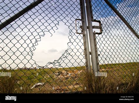 broken fence Stock Photo: 29113957 - Alamy