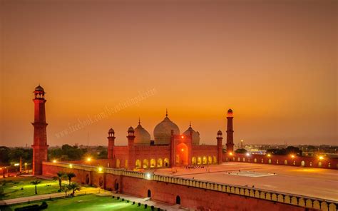 Badshahi Mosque Lahore (Badshahi Masjid Lahore) ~ Beautiful Places In ...