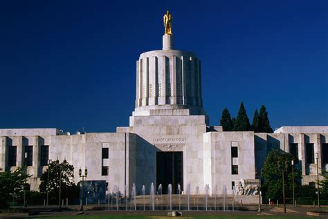 oregon-state-capitol-building - Oregon Pictures - Oregon - HISTORY.com