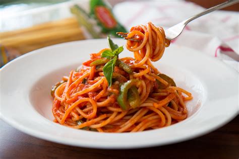 Easy Spaghetti Recipe In Creamy Tomato Sauce | Vegetarian & Kid ...