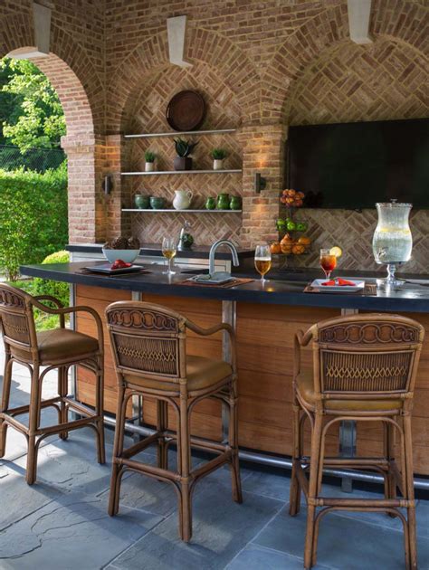 20+ Spectacular outdoor kitchens with bars for entertaining | Outdoor ...