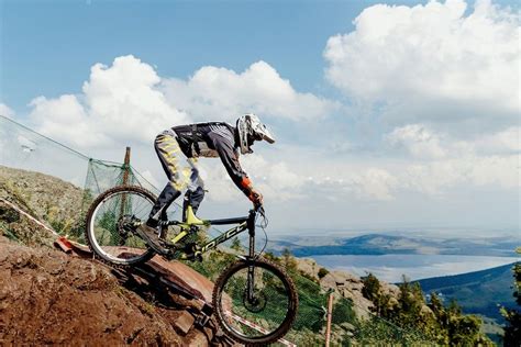 13 Tips To Improve Your Downhill Mountain Biking