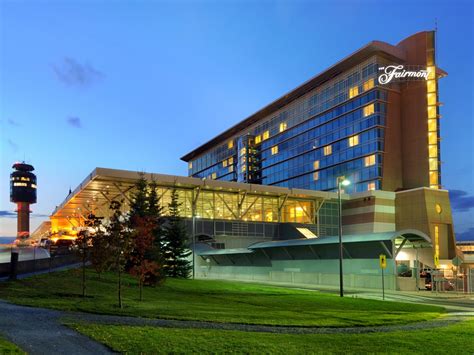 Fairmont Vancouver Airport, Vancouver, Canada - Hotel Review & Photos