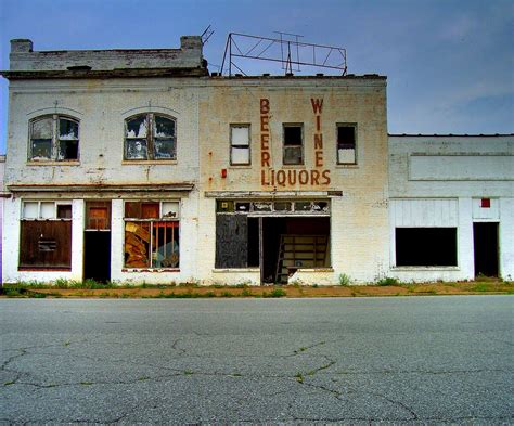 Creepy photos show abandoned town of Cairo, Illinois years after ...