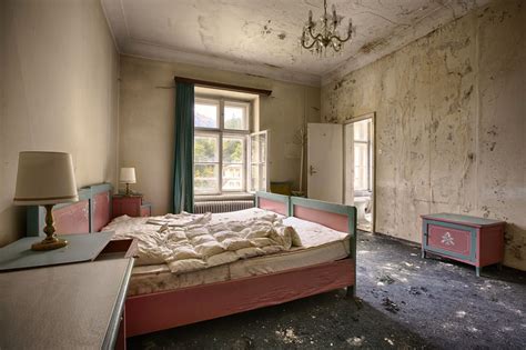 room 142 by ZweiB-OptiK / 500px | Abandoned hotels, Hotel interiors ...