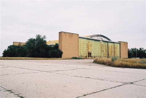 RCAF Station Rivers hangar – Aug 2003 – Canadian Military History