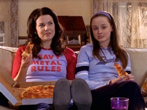 15 Lorelai Gilmore Outfits That Are Still Stylish In 2016 — PHOTOS