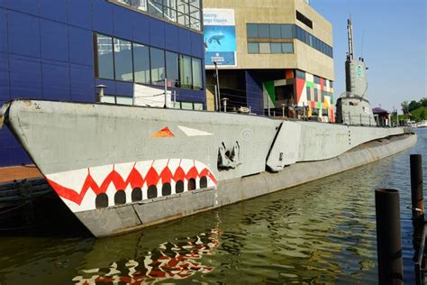 Baltimore Inner Harbor Aquarium Editorial Photography - Image of glass ...