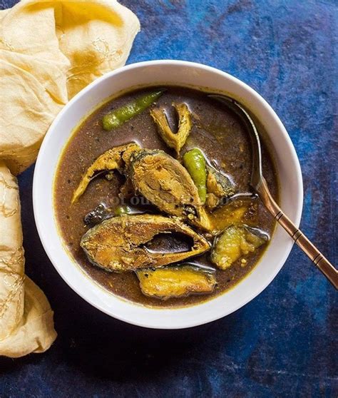 Tasty Hilsa Fish Curry - Ilish Maacher Jhol Recipe