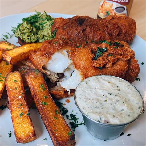 [Homemade] Fish and chips with double-fried chips and homemade extra ...