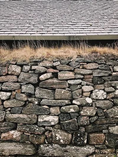 How To Build a Dry-Stack Stone Retaining Wall | Building a Natural ...