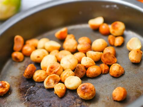 3 Ways to Roast Macadamia Nuts - wikiHow