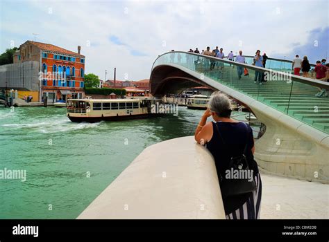 Venice : the Calatrava Bridge Stock Photo - Alamy