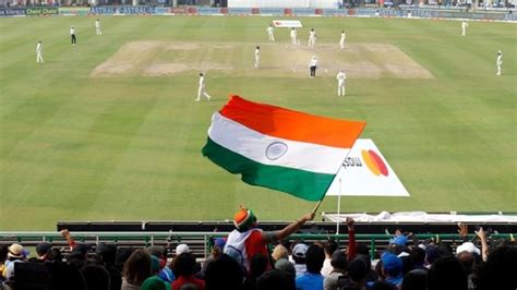 Fans find voice as Delhi gets a Test after six years | Crickit