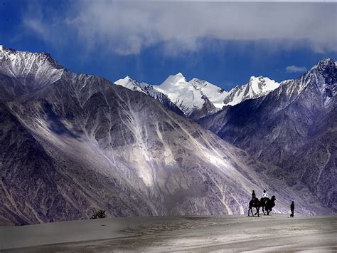 5 Places You Should Definitely Visit On Your Leh- Ladakh Trip - Via.com ...