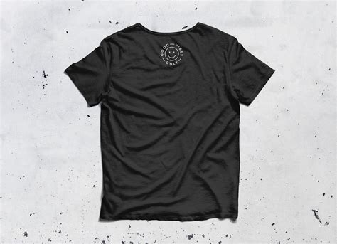 Free Half Sleeves Round Neck Black T-shirt Mockup PSD - Good Mockups