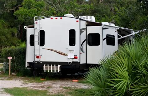 10 Best Small Travel Trailers With Slide Out - Camper Grid