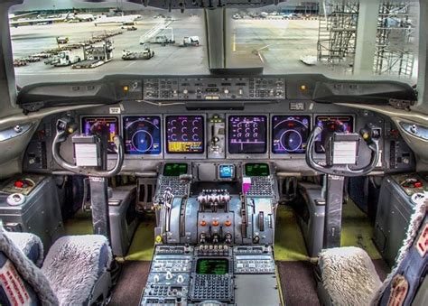 MD-11 Cockpit. By instagr.am/lg_aviationphotography #avgeek | Passenger ...